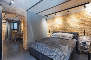 Iron/ironing board, Internet, bed sheets