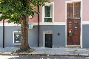 Exterior detail - Compact city oasis with private entrance - Direct center (Varna)