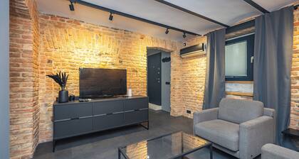 Compact city oasis with private entrance - Direct center