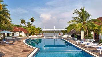 Kolam renang outdoor