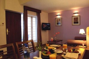 Dining - Sterling Holidays Yercaud Rock Perch (Yercaud)