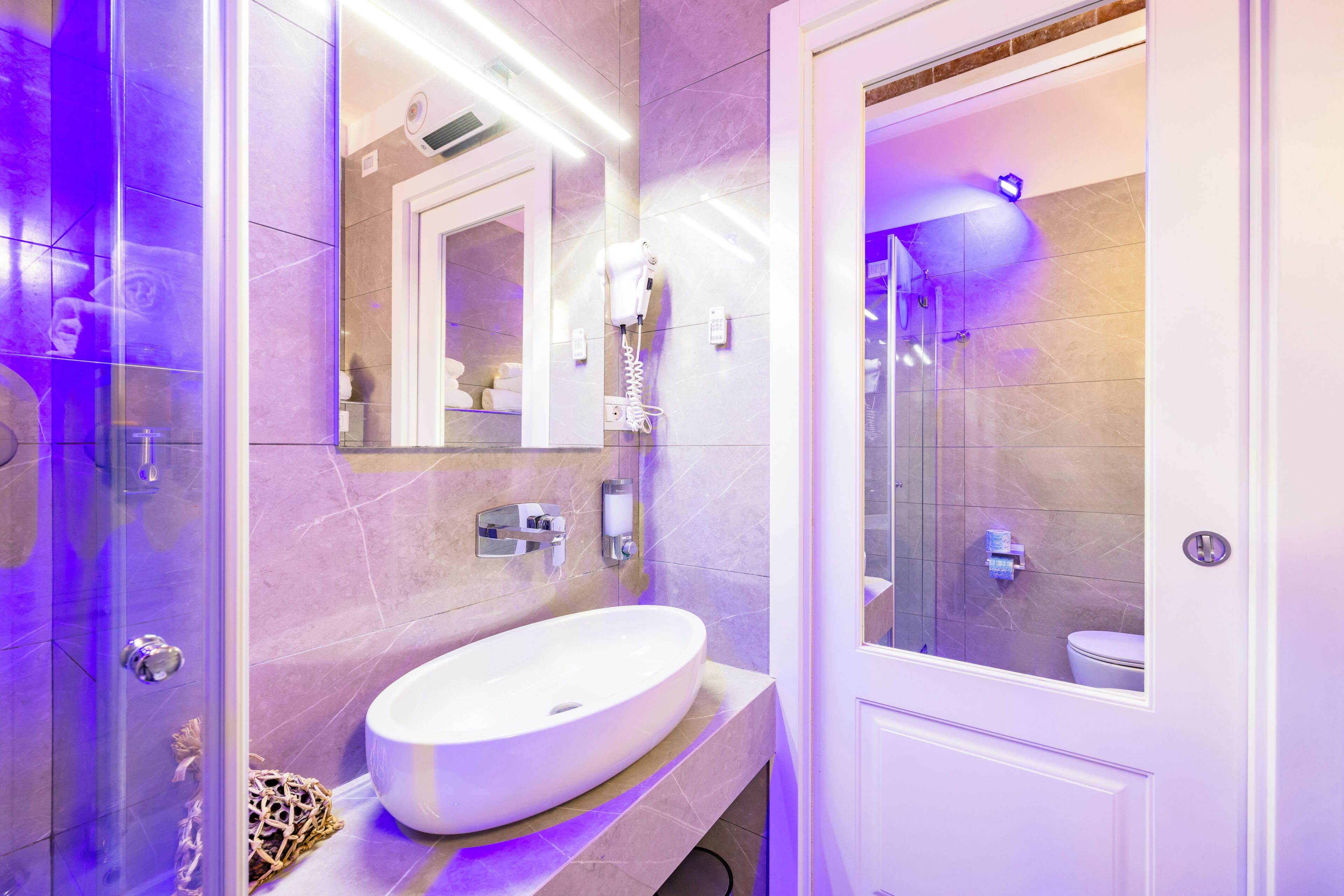 Room (1 Bedroom) | Bathroom | Shower, bidet