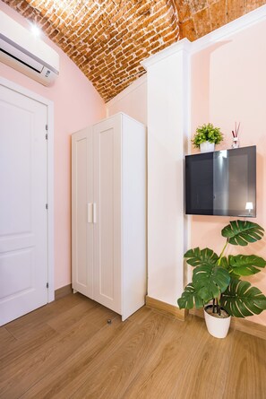 Rom (1 Bedroom) | 1 soverom og sengetøy