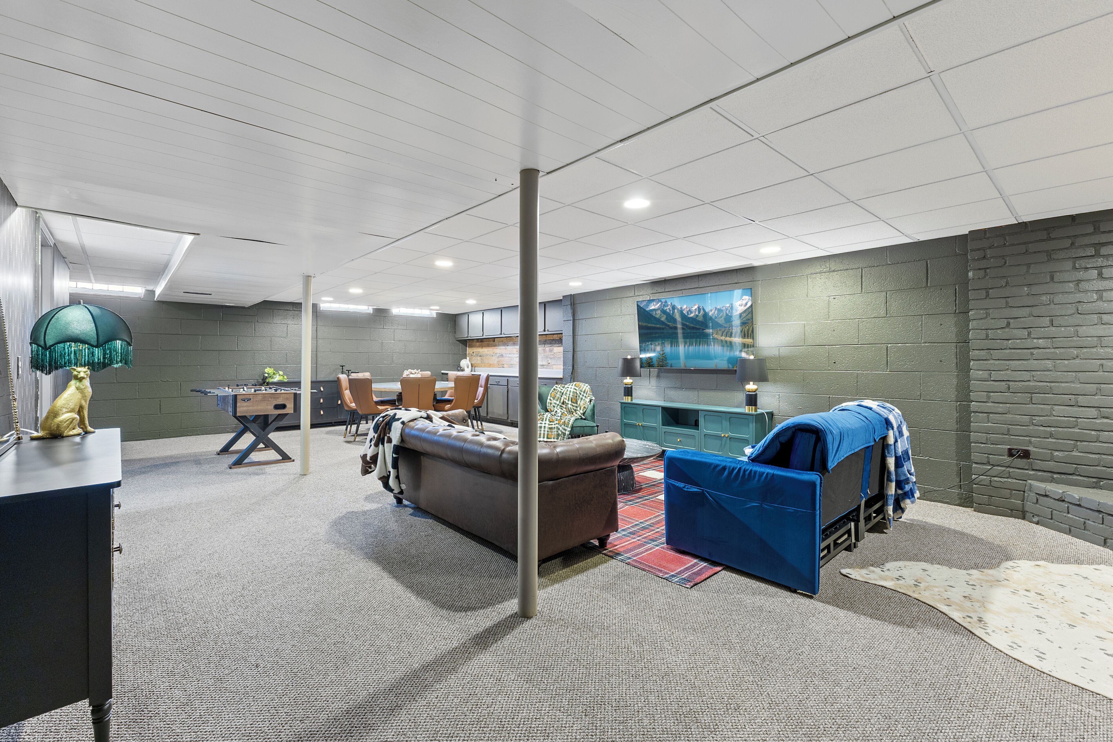 Een smart-tv en tafelvoetbal