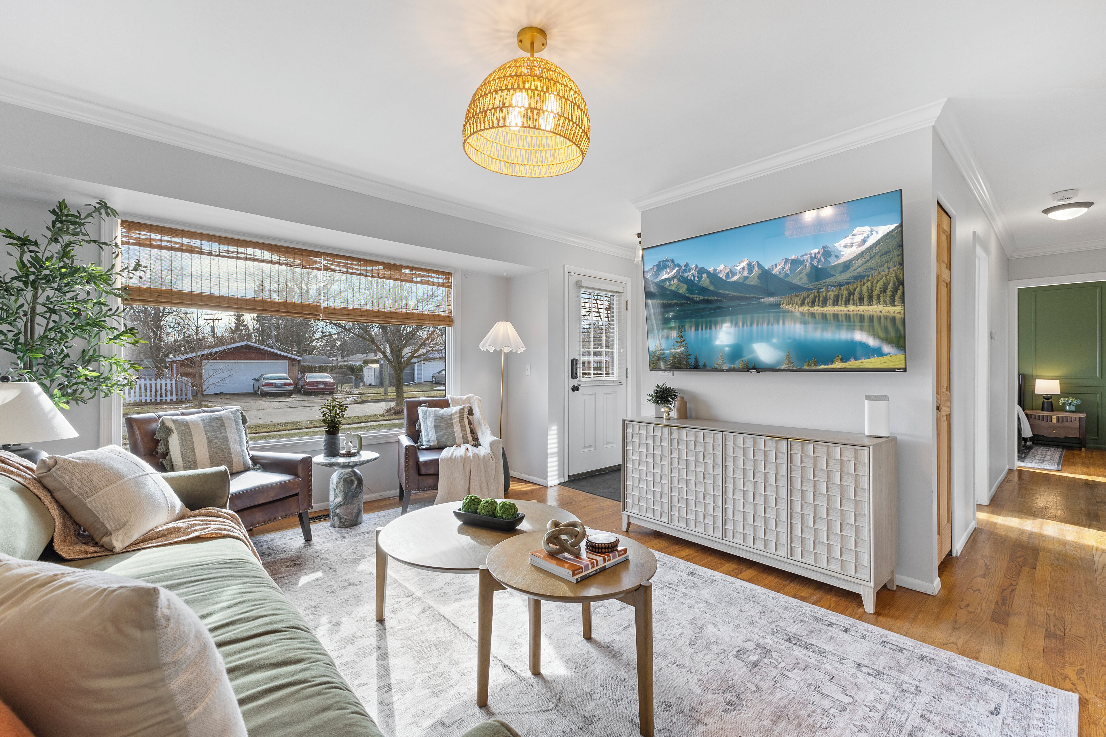 Een smart-tv en tafelvoetbal