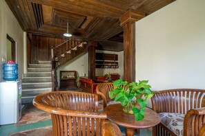Interior - Lake View Hotel AND Restaurant (Kintamani)