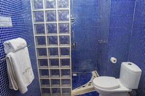 Bathroom - Guest House LES 3 Metis (Antananarivo)