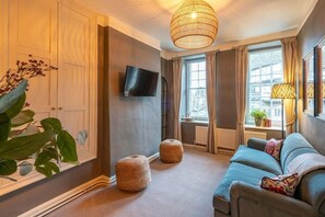 Living area - The George Inn (Bath)