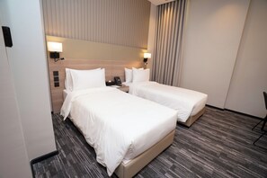 Mörkläggningsgardiner, strykjärn/strykbräda och gratis barnsängar