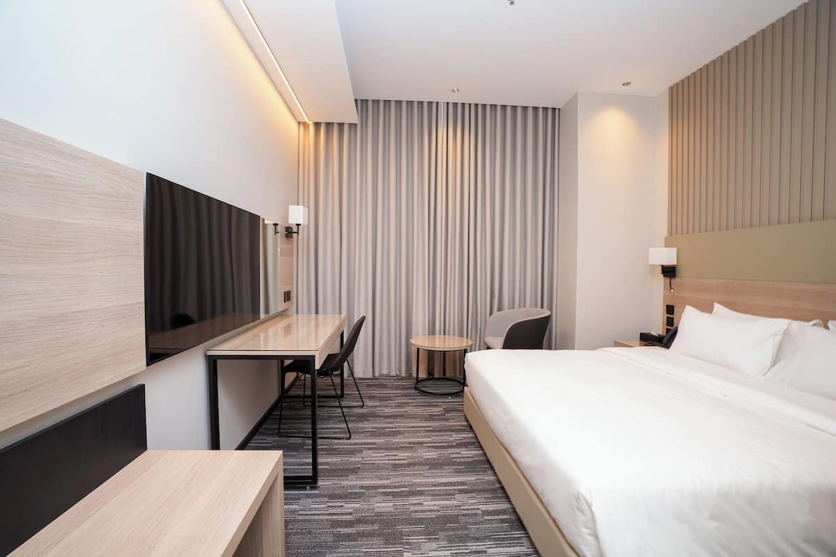 Blackout drapes, iron/ironing board, free cribs/infant beds, free WiFi