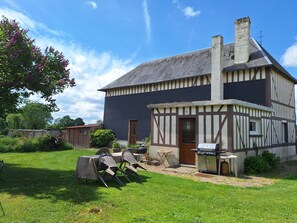 Outdoor dining - L'échappée Belle (Fresne-Cauverville)