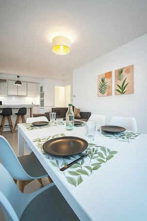 Dining. Escale Horizon - 2 bedrooms near Orly