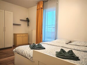 Strykejern/-brett, internettilgang og sengetøy