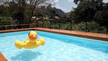 สระว่ายน้ำ