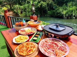 รับประทานอาหารกลางแจ้ง