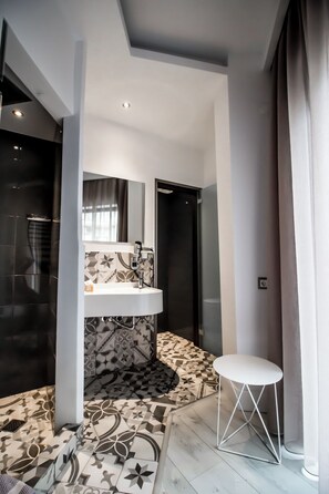 Bathroom - Blue Bottle Hotel (Thessaloniki)