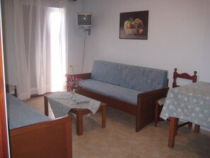 Living area - Iris Apartments and Rooms (Kantanos-Selino)