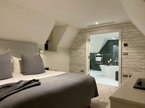 Room - Barnett Hill Hotel (Guildford)