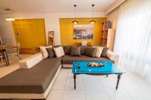 TV - Heronissos Apartment (Limenas Chersonisou)