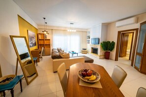 TV - Heronissos Apartment (Limenas Chersonisou)