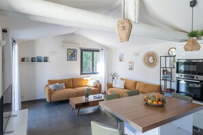 Living area - Local stone villa with private pool 2 minutes from Palombaggia (Porto-Vecchio)