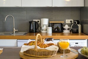 Private kitchen - Local stone villa with private pool 2 minutes from Palombaggia (Porto-Vecchio)