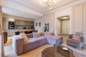 TV - Prestige Haussmannien & AC - Madeleine Paris 8 (Paris)