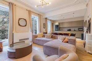 TV - Prestige Haussmannien & AC - Madeleine Paris 8 (Paris)