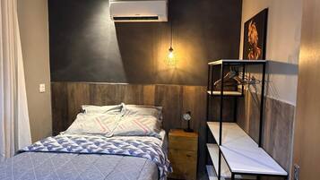 Strykejern/-brett, internettilgang og sengetøy