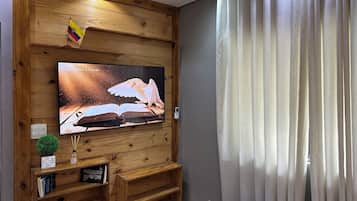 Iron/ironing board, internet, bed sheets