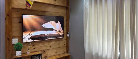 Iron/ironing board, internet, bed sheets