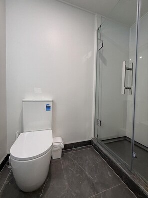 Bathroom - Garden INN Airport (Auckland)