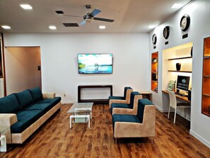 Living area - Airport Garden Inn (Auckland)