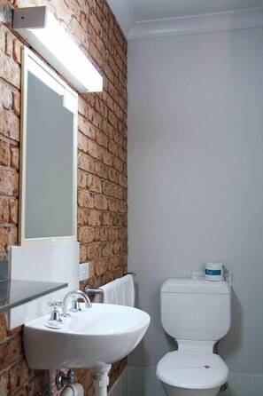 Bathroom - Motel 359 (Tamworth)