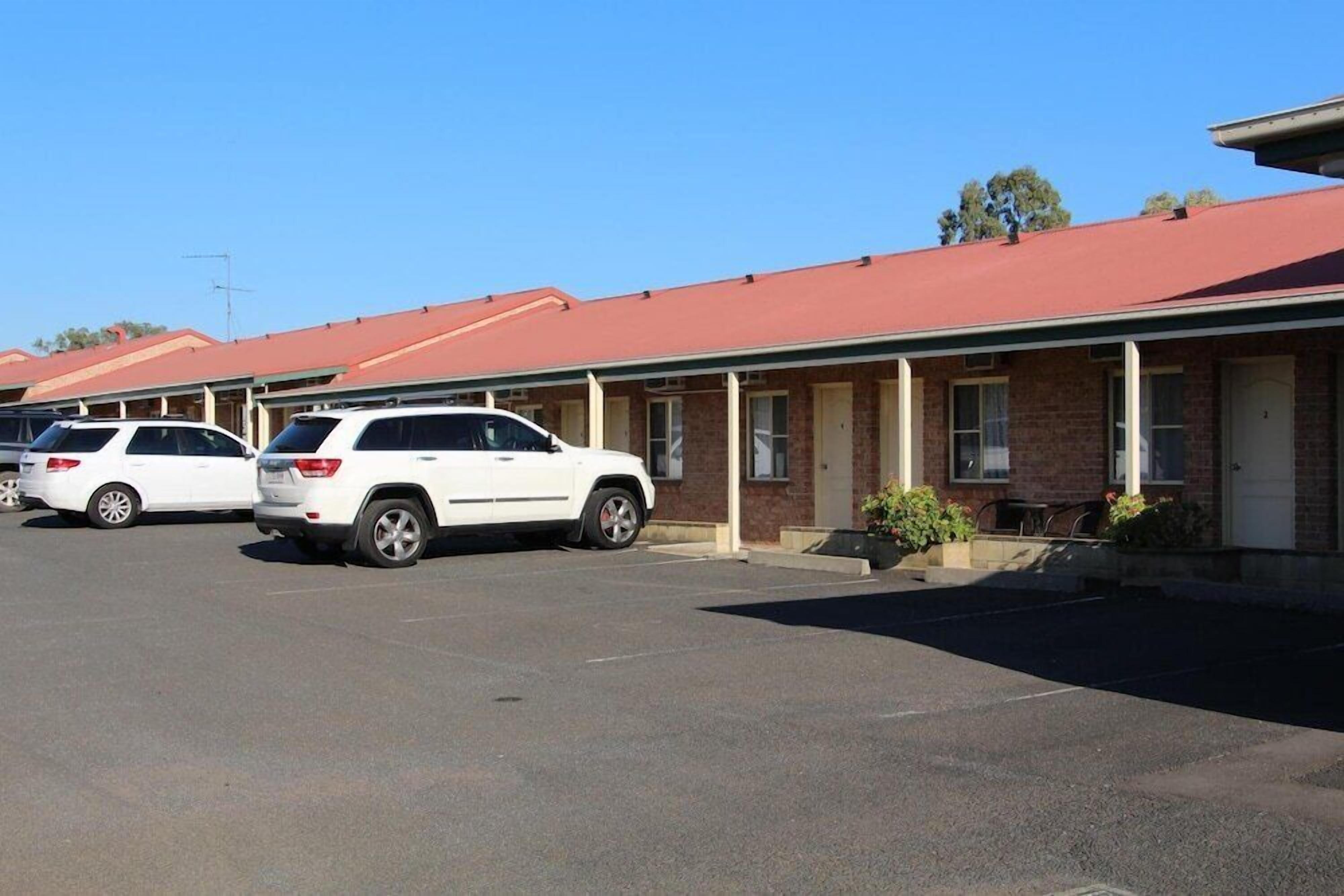 المنطقة المحيطة بالمنشأة