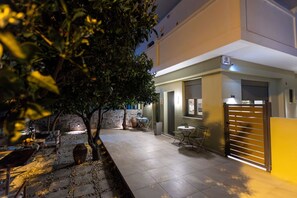Outdoor dining - Ammos Cozy Family Retreat (Gonies)