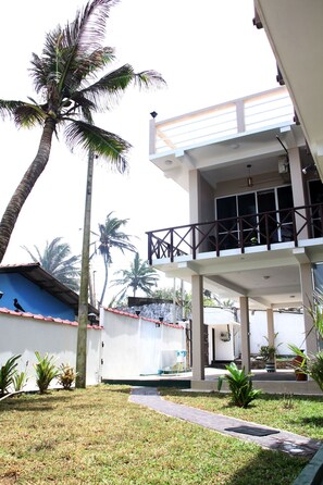Property grounds - New Bay View Villa (Weligama)