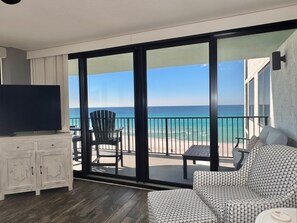 Smart TV - Beachfront Condo, Pool, 700 sq ft Balcony!  Hot Tub, (Panama City Beach)