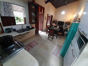 Private kitchen - House in Paraty, 1km from the Historic Center. Perfect for pets (Paraty)
