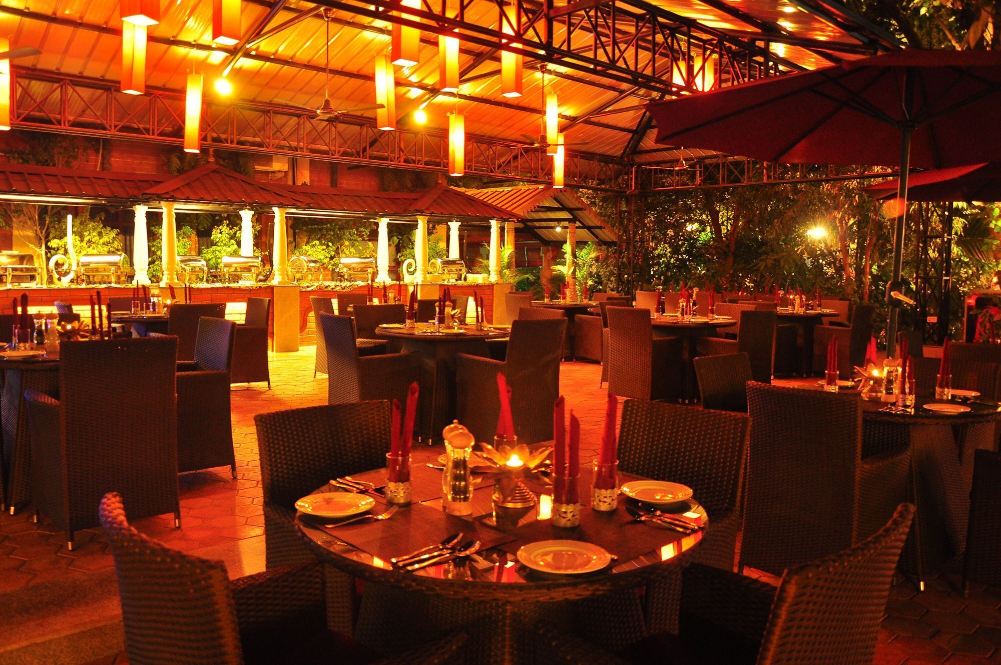 تناول الطعام بالخارج