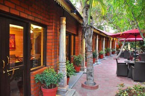 Outdoor dining - Aalankrita Resort and Spa (Shamirpet)