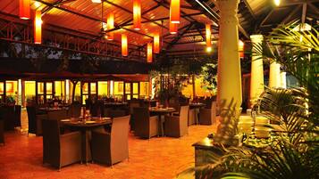 Khu ẩm thực ngoài trời
