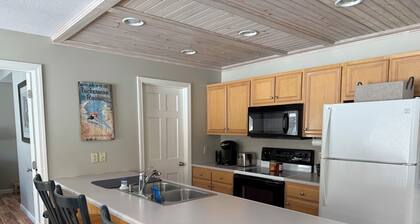 Spacious 4BR Retreat/ Short Walk To Saco River/Prime Location