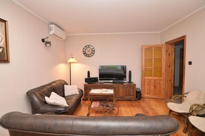 House | Living room | Fireplace - Holiday Home With Private Sauna and Garden (Postomino)