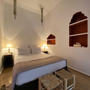 Iron/ironing board, WiFi, bed sheets - Riad Ajarif. 3-4 rooms for 6-9 people (Marrakech)