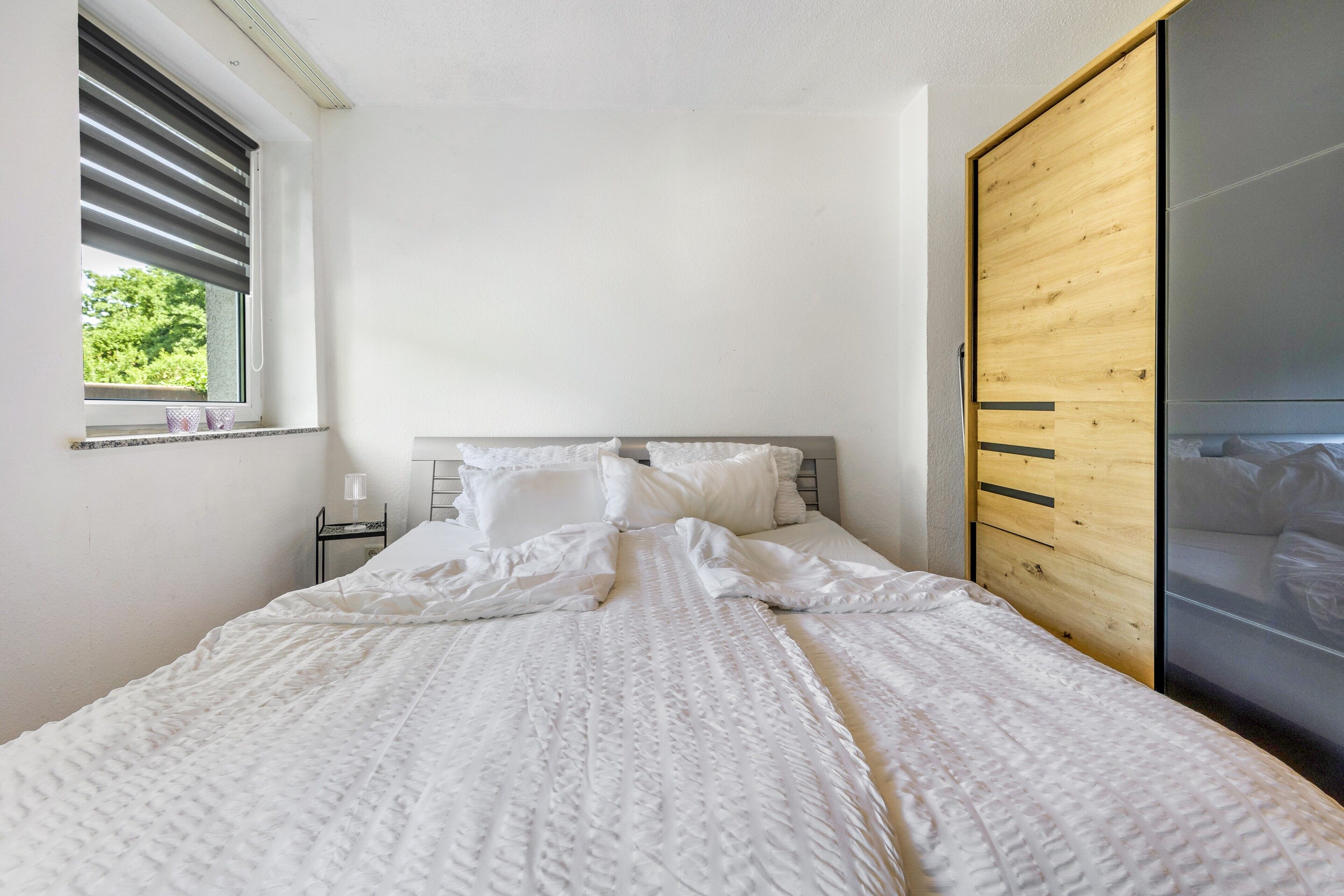 WiFi, bed sheets