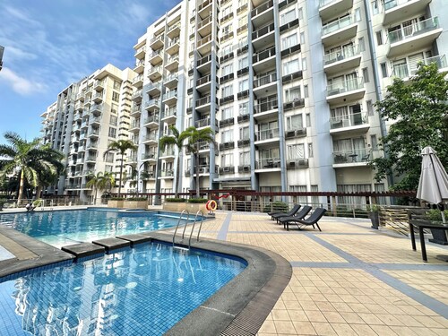 One Palm Tree Villas at Newport