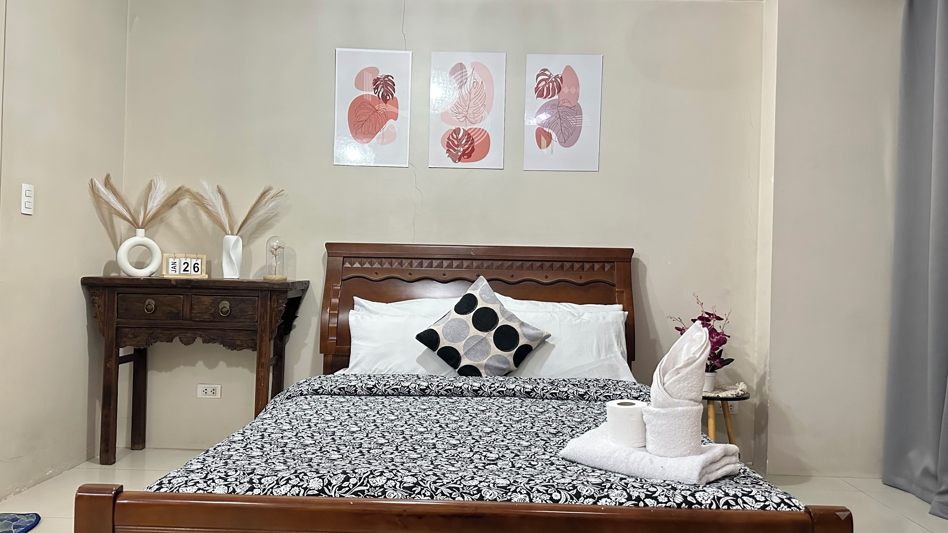 Standard Studio, City View | Desk, free WiFi