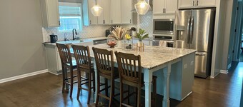 Peaceful spacious 4-bedroom Kid-Friendly 2026 Master's Retreat.