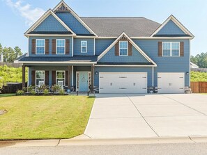 Exterior - Peaceful spacious 4-bedroom Kid-Friendly 2026 Master's Retreat. (Evans)